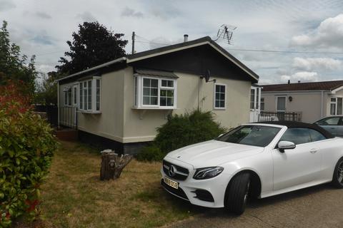 Weybridge Environs 2 bed park home for sale