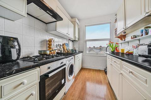 Garratt Lane, Earlsfield 1 bed flat for sale