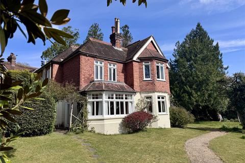Carron Lane, West Sussex GU29 4 bed detached house for sale