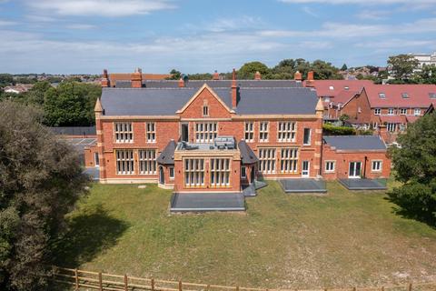 Courtstairs Manor, Ramsgate, kent, CT11 3 bed apartment for sale