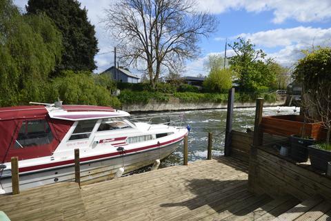 4 bed detached house