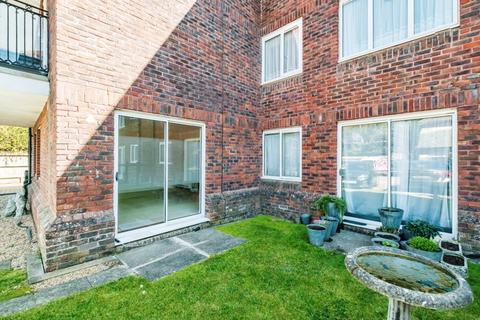 Sea Lane, Rustington BN16 2 bed flat for sale