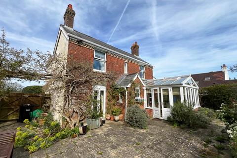 Tiptoe Road, Wootton, BH25 3 bed cottage for sale
