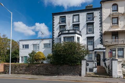22 Victoria Road, Ramsgate, CT11 1 bed flat for sale