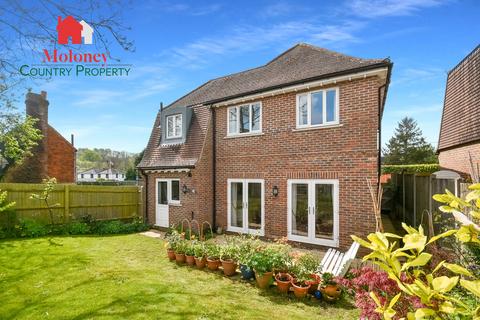 Peasmarsh 4 bed detached house for sale