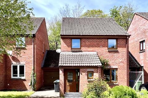 3 bedroom link detached house for sale