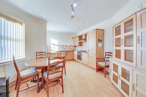 Knowsley Road, Southport PR9 2 bed apartment for sale