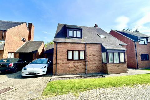Carter Grove, Hereford HR1 4 bed detached house for sale