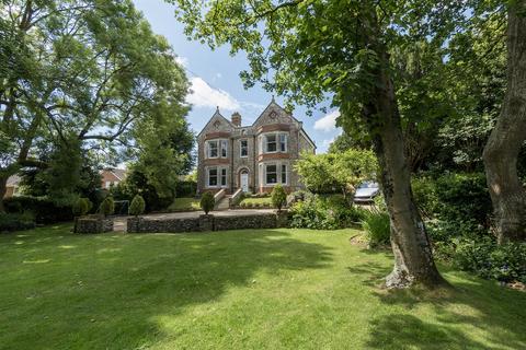 6 bedroom detached house for sale