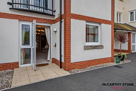 Farringford Court, Avenue Road... 1 bed apartment for sale