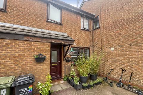 Holbein Close, Loughborough LE11 3 bed semi