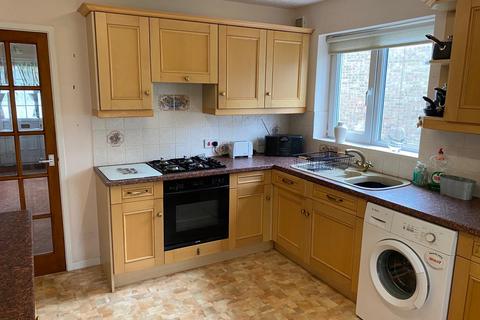 Kirkwood Drive, Huddersfield, West... 2 bed bungalow for sale