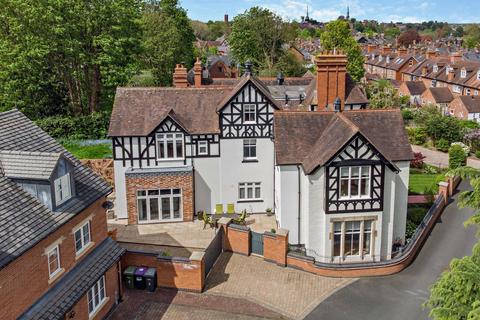 Besford Gardens, Shrewsbury 6 bed semi