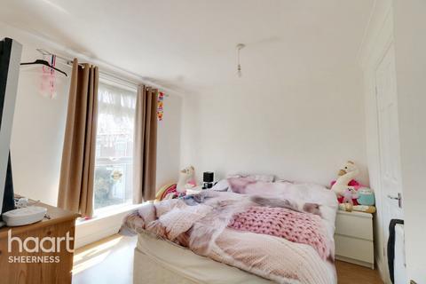 Blatcher Close, Sheerness 3 bed end of terrace house for sale