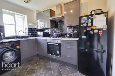 Chequers Close, NW9 2 bed flat for sale