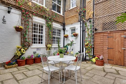 Bulwer Street, W12 1 bed flat for sale