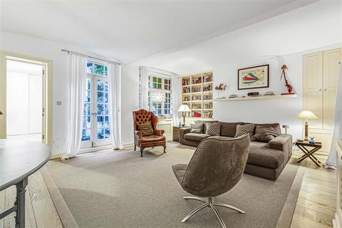 London SW7 2 bed flat for sale