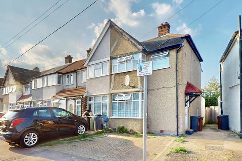 School Road, Dagenham RM10 3 bed end of terrace house for sale