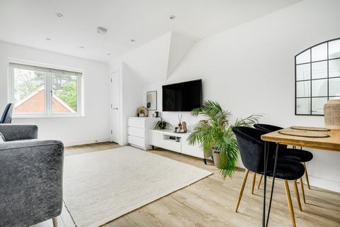 Ceres Cresent, Epsom, KT17 1 bed apartment for sale