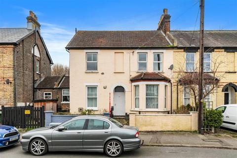 Penge, London 2 bed flat for sale