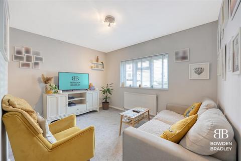 Prospect Road, Woodford Green 2 bed flat for sale