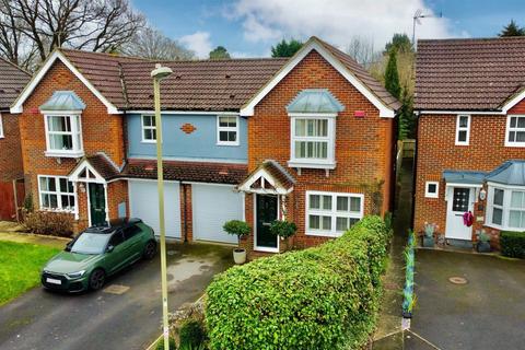 Grensell Close, Eversley RG27 3 bed semi