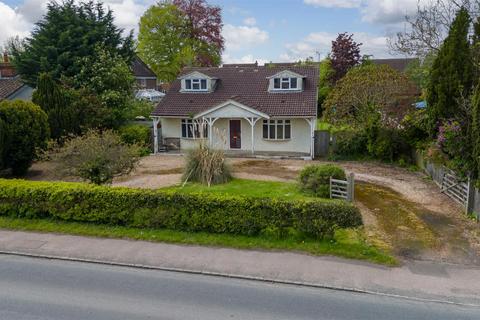 Wendover Road, Stoke Mandeville HP22 4 bed detached house for sale