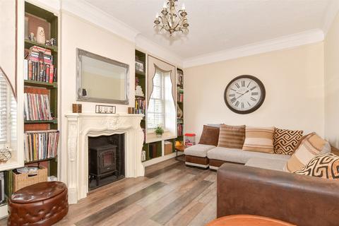 Dock Road, Chatham, Kent 3 bed ground floor flat for sale