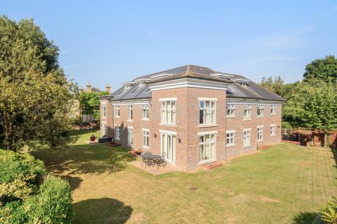 Cross Lanes, Guildford, GU1 2 bed flat for sale