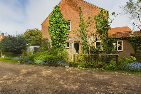 The Hurn, West Runton, Cromer 2 bed cottage for sale