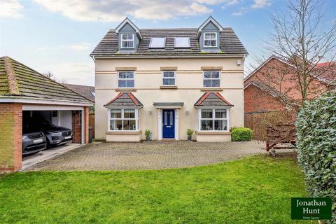 Olvega Drive, Buntingford SG9 5 bed detached house for sale