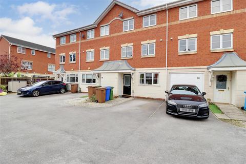 Lime Avenue, Brough 3 bed townhouse for sale