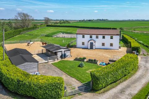 3 bedroom equestrian property for sale