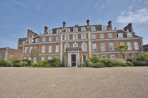 Flat 3, Waldershare House, CT15 2 bed flat for sale