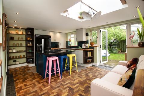 Barry Road,  East Dulwich, SE22 3 bed flat for sale
