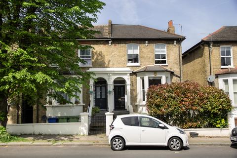 Barry Road,  East Dulwich, SE22 2 bed flat for sale