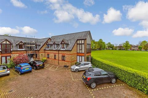 Redvers Road, Warlingham, Surrey 2 bed ground floor flat for sale