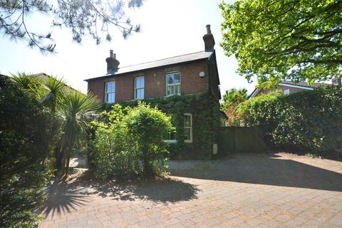Echo Barn Lane, Farnham, Surrey, GU10 3 bed detached house for sale