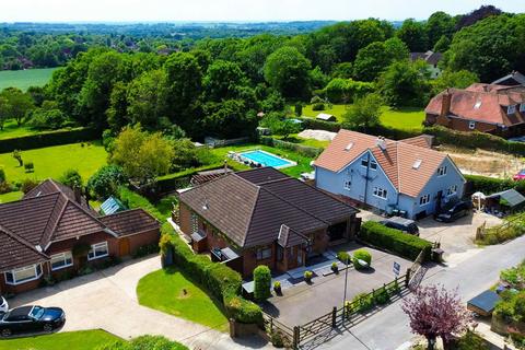 Pilgrims Way, Ashford, TN27 0 3 bed bungalow for sale