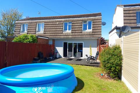 Johns Close, PEACEHAVEN 4 bed semi