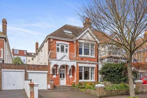 6 bedroom semi-detached house for sale