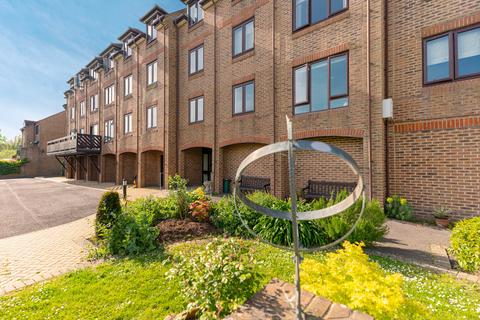 Riverside Court, Pulborough, RH20 2 bed flat for sale