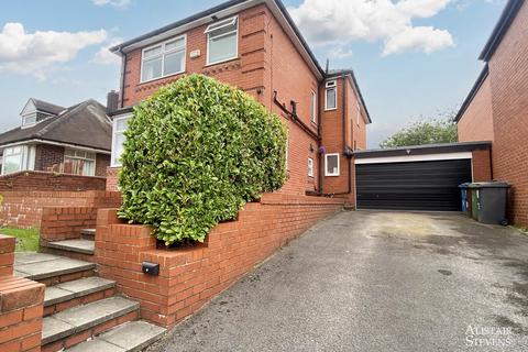 Chadderton Park Road, Oldham OL9 3 bed detached house for sale