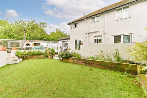 3 bedroom flat for sale