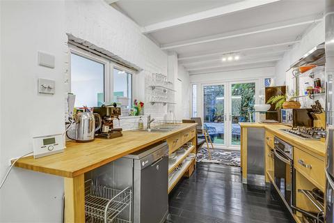 Lillie Road, SW6 3 bed flat for sale