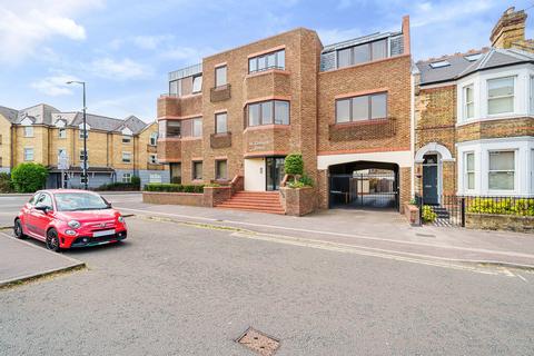 St. Leonards Road, Windsor, SL4 2 bed apartment for sale