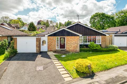 Will Hall Close, Alton, Hampshire, GU34 3 bed bungalow for sale