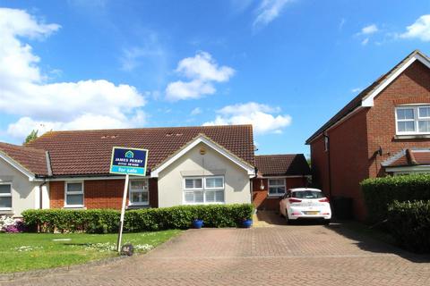 Lady Winter Drive, Minster On Sea... 2 bed semi