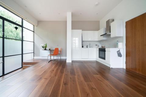 Ferry Quay, London TW8 2 bed apartment for sale