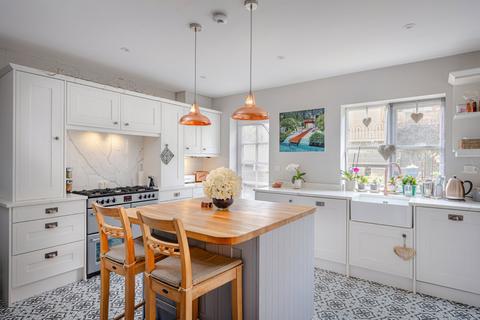 Elm Road, Bishops Stortford... 4 bed semi